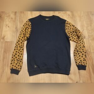 10 Deep Men’s XL Crewneck Sweatshirt Navy Blue Cheetah Print Sleeves Streetwear
